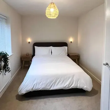 3-bed House Sleeps 5 Free Parking Semesterbostad
