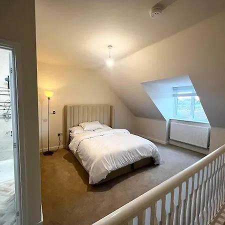Holiday home Beautiful 3-bed House In Bradford *