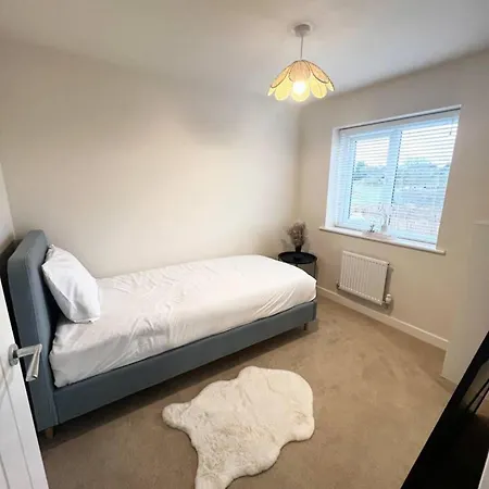 Holiday home Beautiful 3-bed House In Bradford