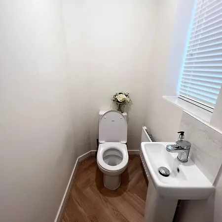 Beautiful 3-bed House In Bradford Holiday home *