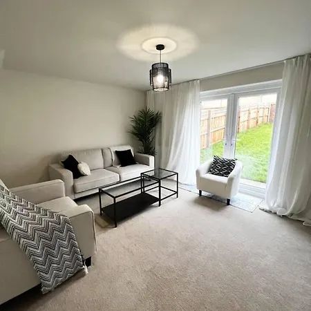 Holiday home Beautiful 3-bed House In Bradford