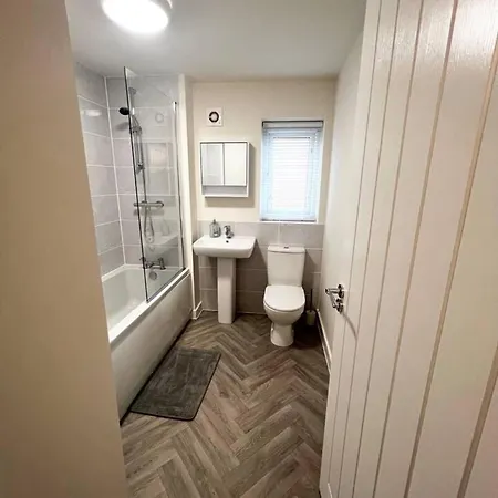 Beautiful 3-bed House In Bradford *