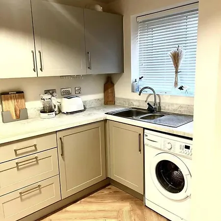 Semesterbostad 3-bed House Sleeps 5 Free Parking