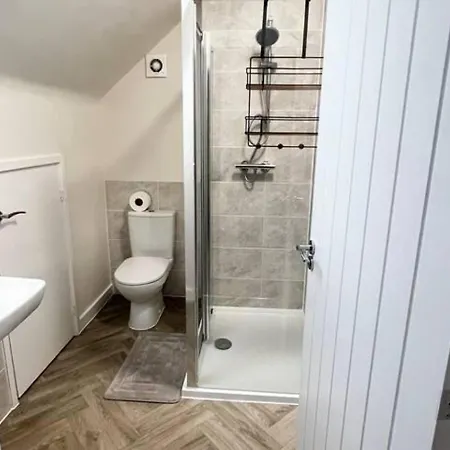 Semesterbostad 3-bed House Sleeps 5 Free Parking Bradford (West Yorkshire)