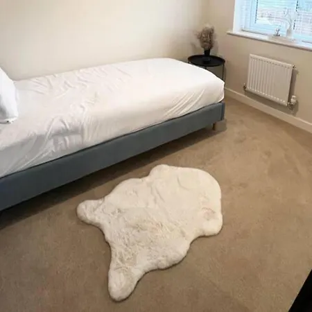 Semesterbostad 3-bed House Sleeps 5 Free Parking