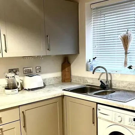 3-bed House Sleeps 5 Free Parking Сasa de vacaciones