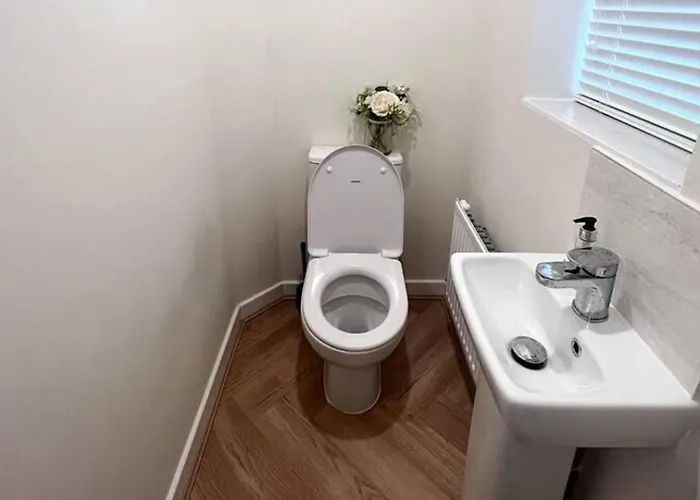 3-bed House Sleeps 5 Free Parking Semesterbostad