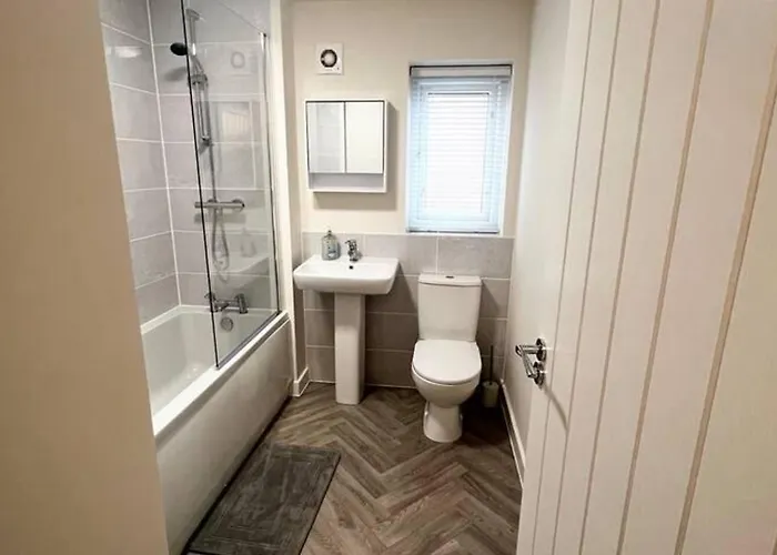 Semesterbostad 3-bed House Sleeps 5 Free Parking Bradford (West Yorkshire)