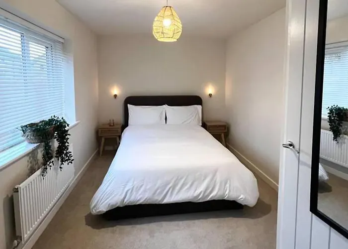 3-bed House Sleeps 5 Free Parking Vakantiehuis